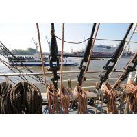3750_2816 Blick durch die Takelage eines Grosssegler auf dem Hamburger Hafengeburtstag. | Hafengeburtstag Hamburg - groesstes Hafenfest der Welt